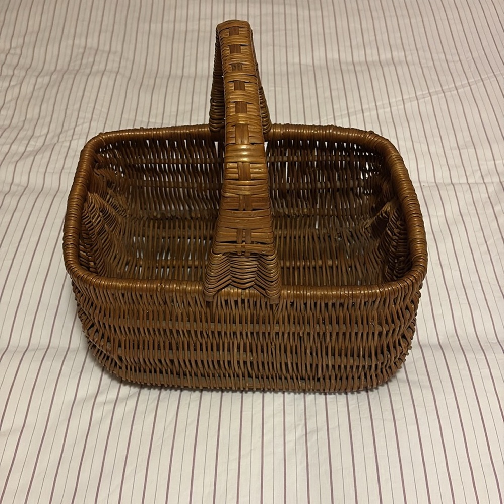 Sturdy Wicker Basket - Picture 3 of 9